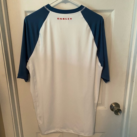 Oakley - Picture 2 of 3